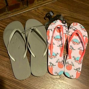 Time and Tru NWT sloth and gray flip flops sz 11-12